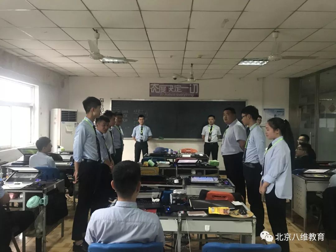 八維學(xué)院“校企合作”的內容和意義