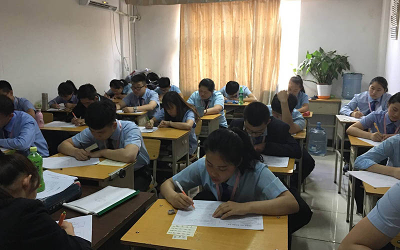 八維學(xué)校是怎么提高學(xué)員職場(chǎng)就業(yè)核心競爭力的