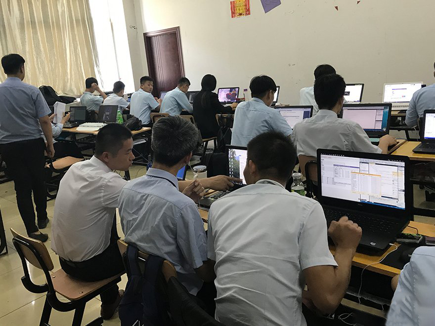 八維學(xué)校緊隨數字經(jīng)濟發(fā)展趨勢為學(xué)子打開(kāi)就業(yè)新賽道創(chuàng )造職場(chǎng)發(fā)展機遇