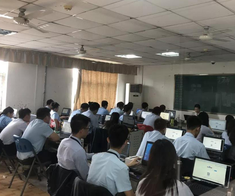 八維學(xué)校緊隨數字經(jīng)濟發(fā)展趨勢為學(xué)子打開(kāi)就業(yè)新賽道創(chuàng )造職場(chǎng)發(fā)展機遇