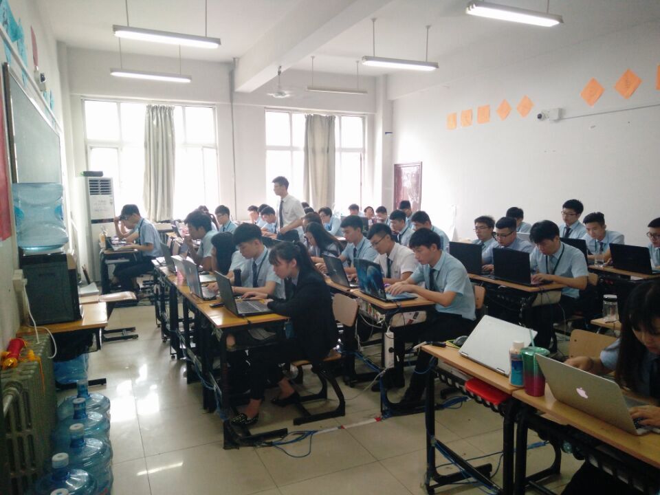 八維學(xué)校緊隨數字經(jīng)濟發(fā)展趨勢為學(xué)子打開(kāi)就業(yè)新賽道創(chuàng )造職場(chǎng)發(fā)展機遇