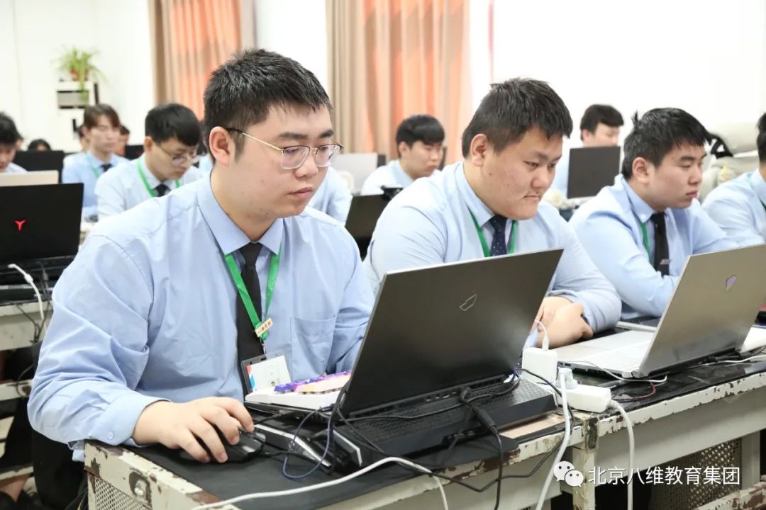 北京八維教育迎接數字時(shí)代培養創(chuàng  )新精英人工智能人才