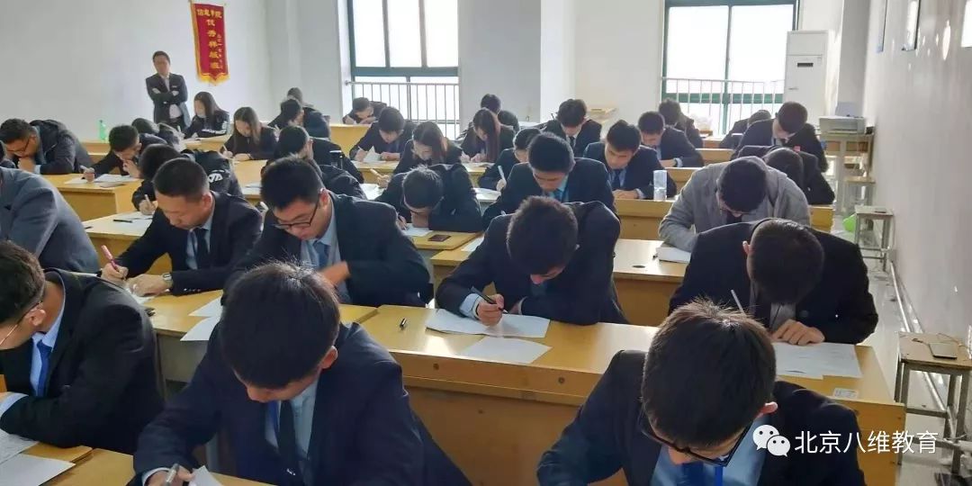 北京八維學(xué)校探索設計領(lǐng)域未來(lái)趨勢賦能設計師行業(yè)未來(lái)職業(yè)發(fā)展