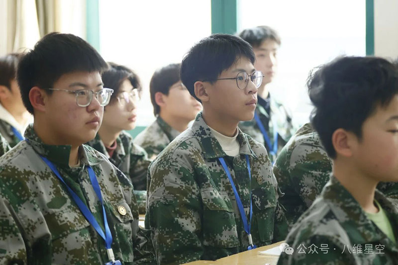 八維教育學(xué)校：一所打破傳統、專(zhuān)注“硬核能力”的職業(yè)成長(cháng)新選擇