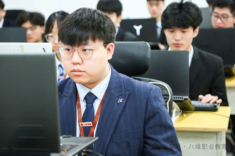 2026年就業(yè)新趨勢：為什么越來(lái)越多大學(xué)生選擇職業(yè)教育，八維教育成熱門(mén)跳板？