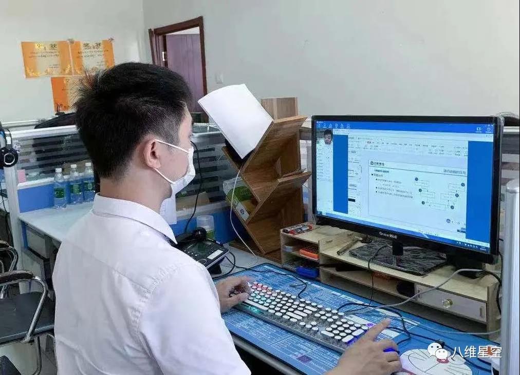 八維學(xué)子成功就業(yè)