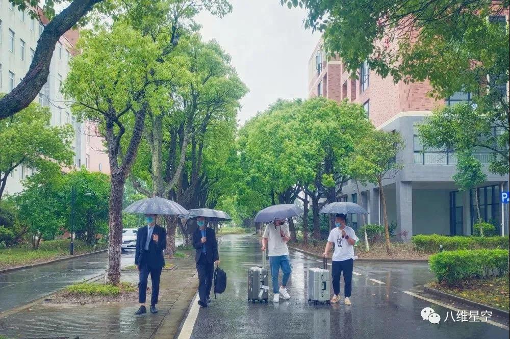 八維教育學(xué)校